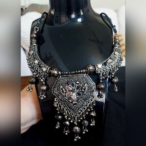 Vintage Elegant Black and Silver Statement Necklace